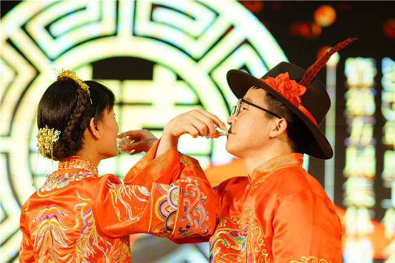 1636095851873531.jpg 一朝同饮合卺酒,相濡以沫到白头.jpg