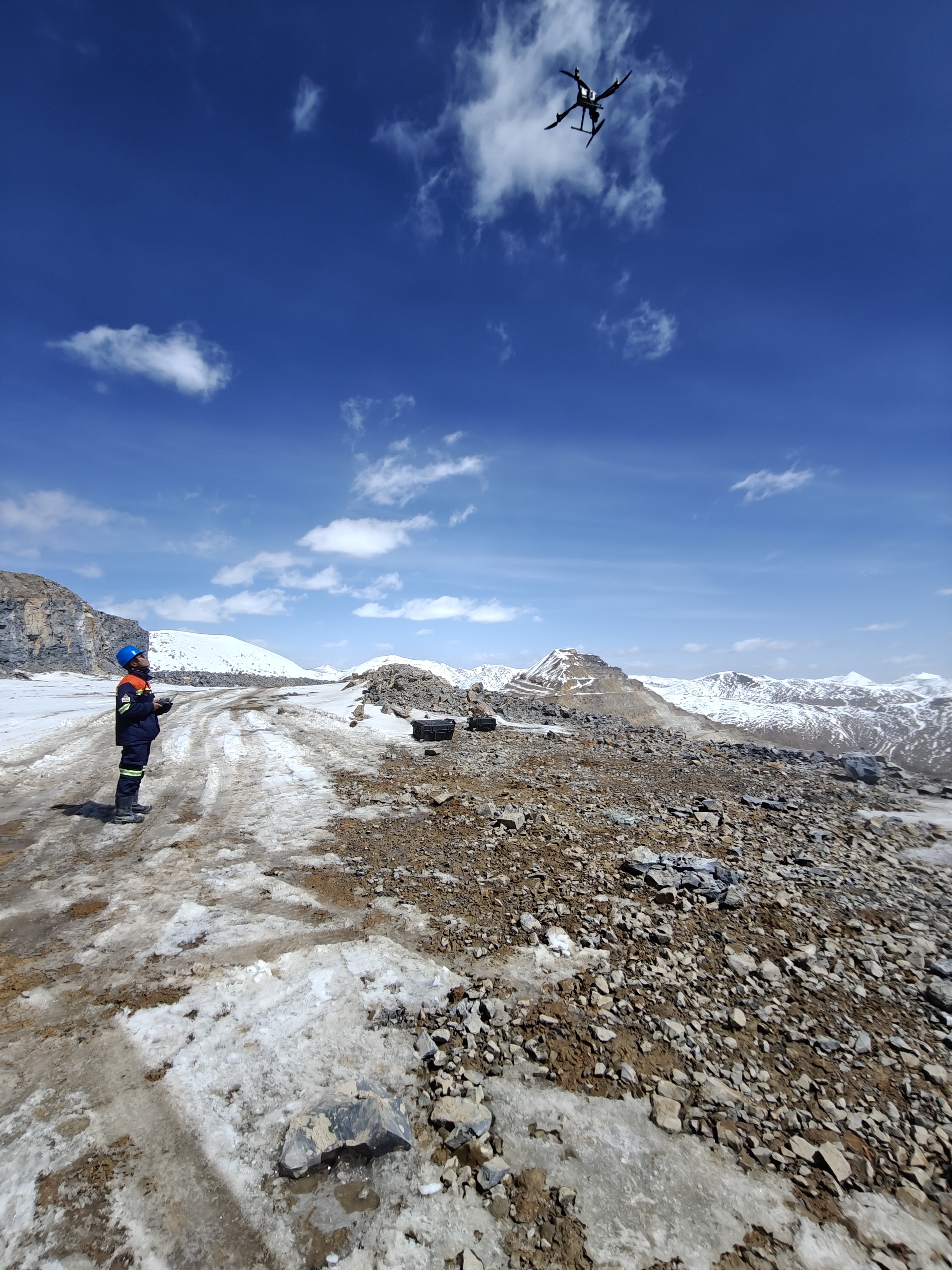 1746587710999843.jpg 无人机RTK测绘员.jpg