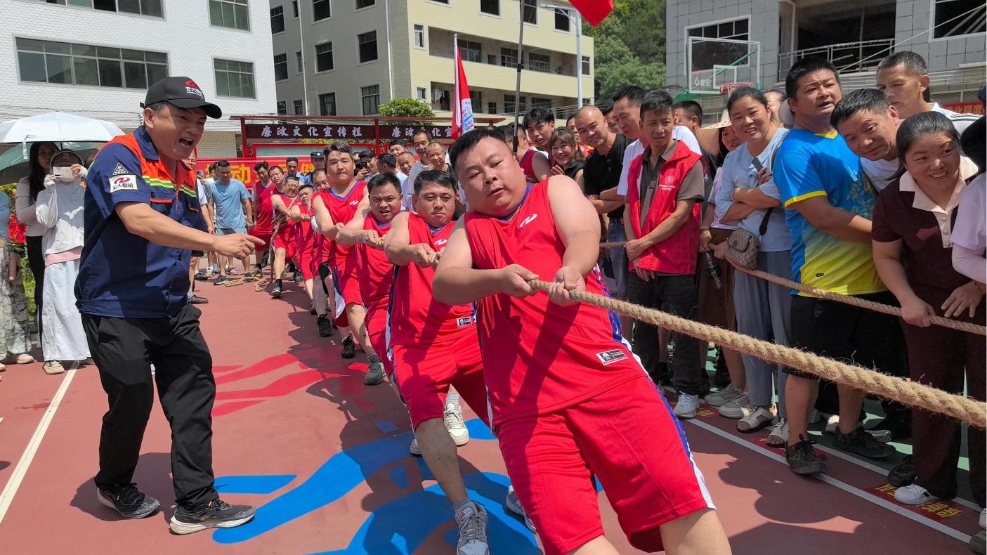 1755824217909605.jpg 宏大爆破赞助关市镇“宏大杯”第二届全民拔河比赛.jpg
