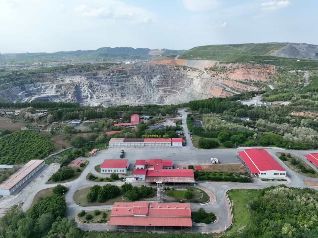 1758765690714155.jpg 鞍矿爆破化工原料制备厂.jpg