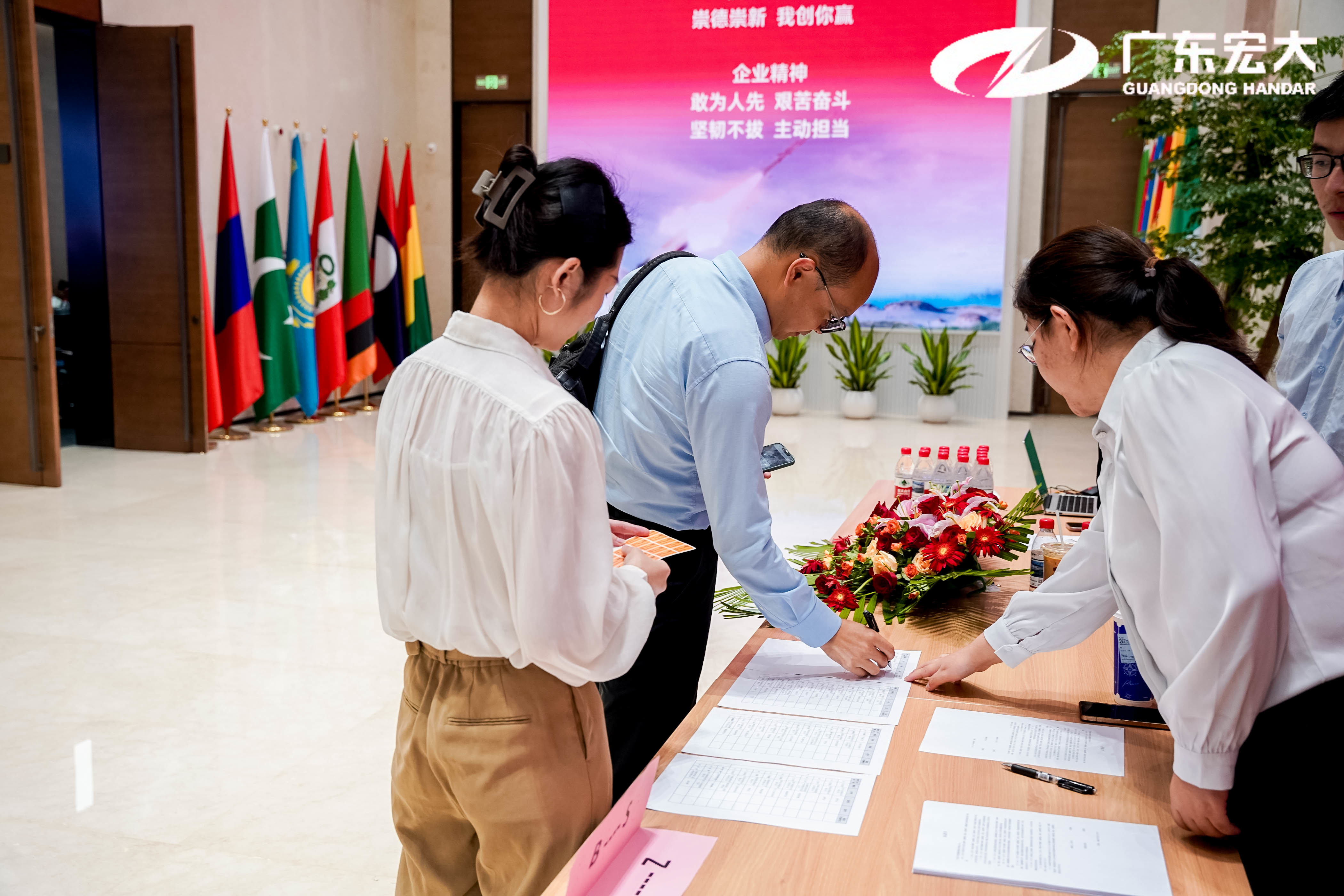 1758781923663550.jpg 签到1.jpg