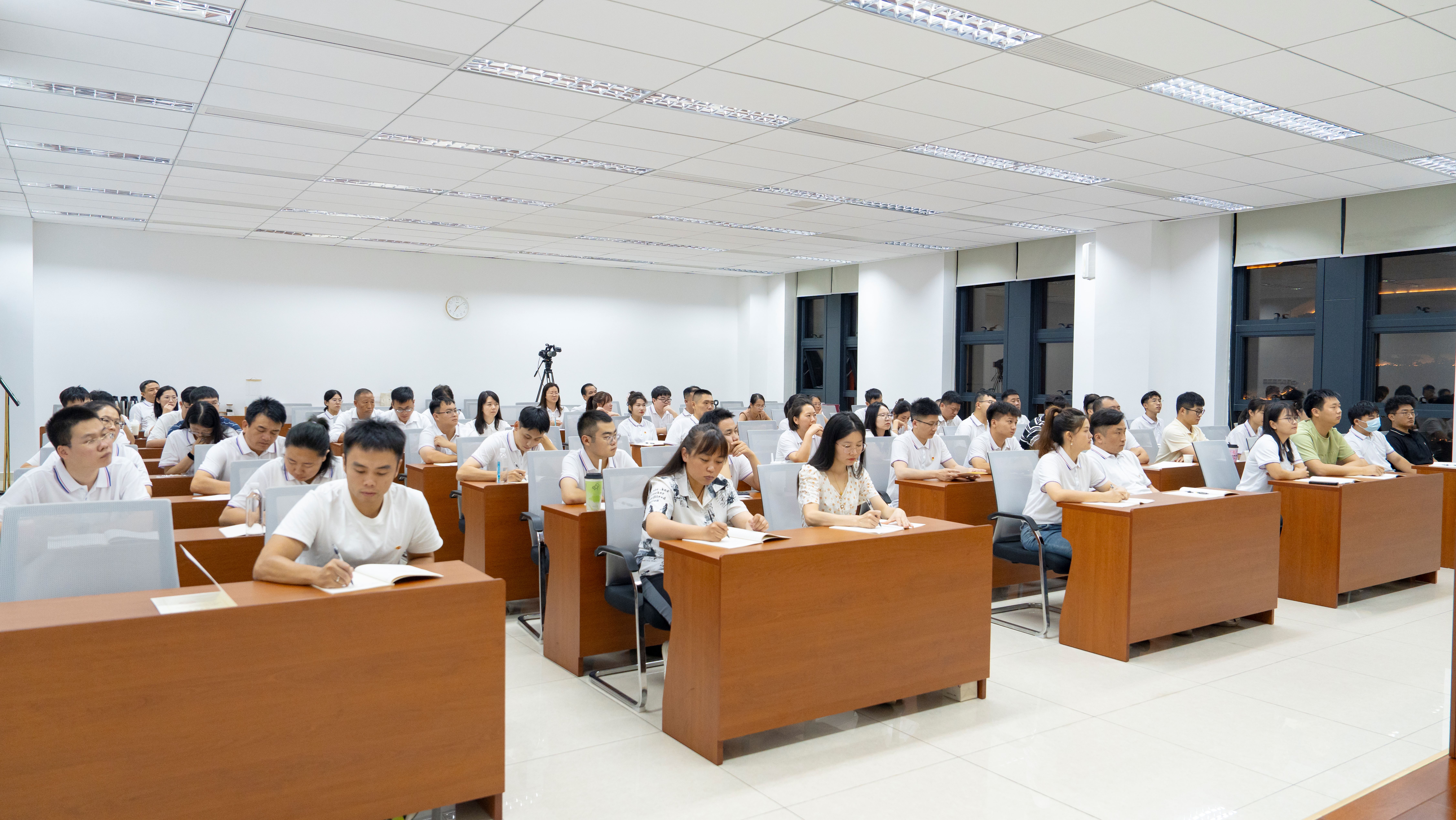 1761892487185036.jpg 人才培训.jpg