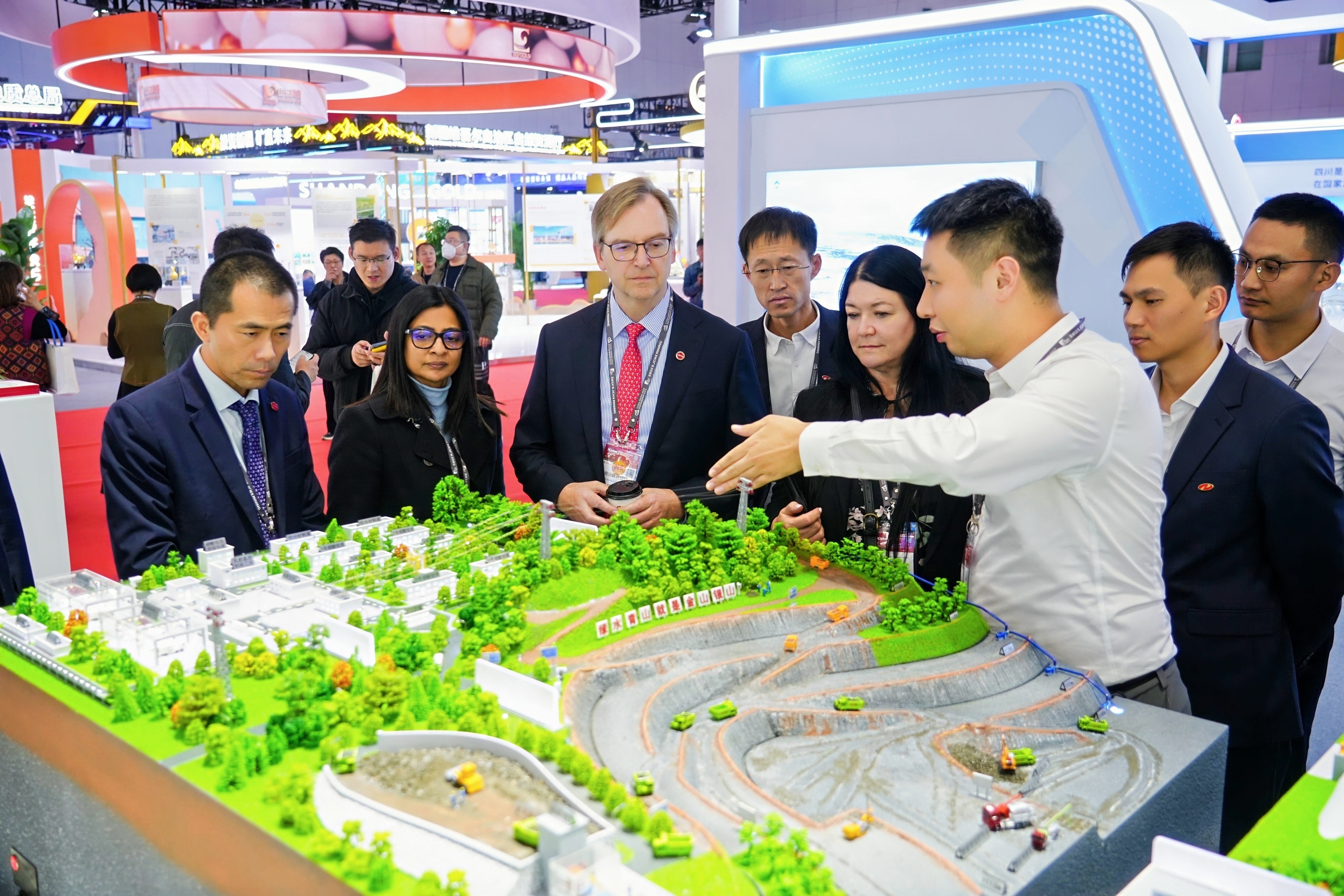 1762155692900483.jpg 智能矿山模型图.jpg