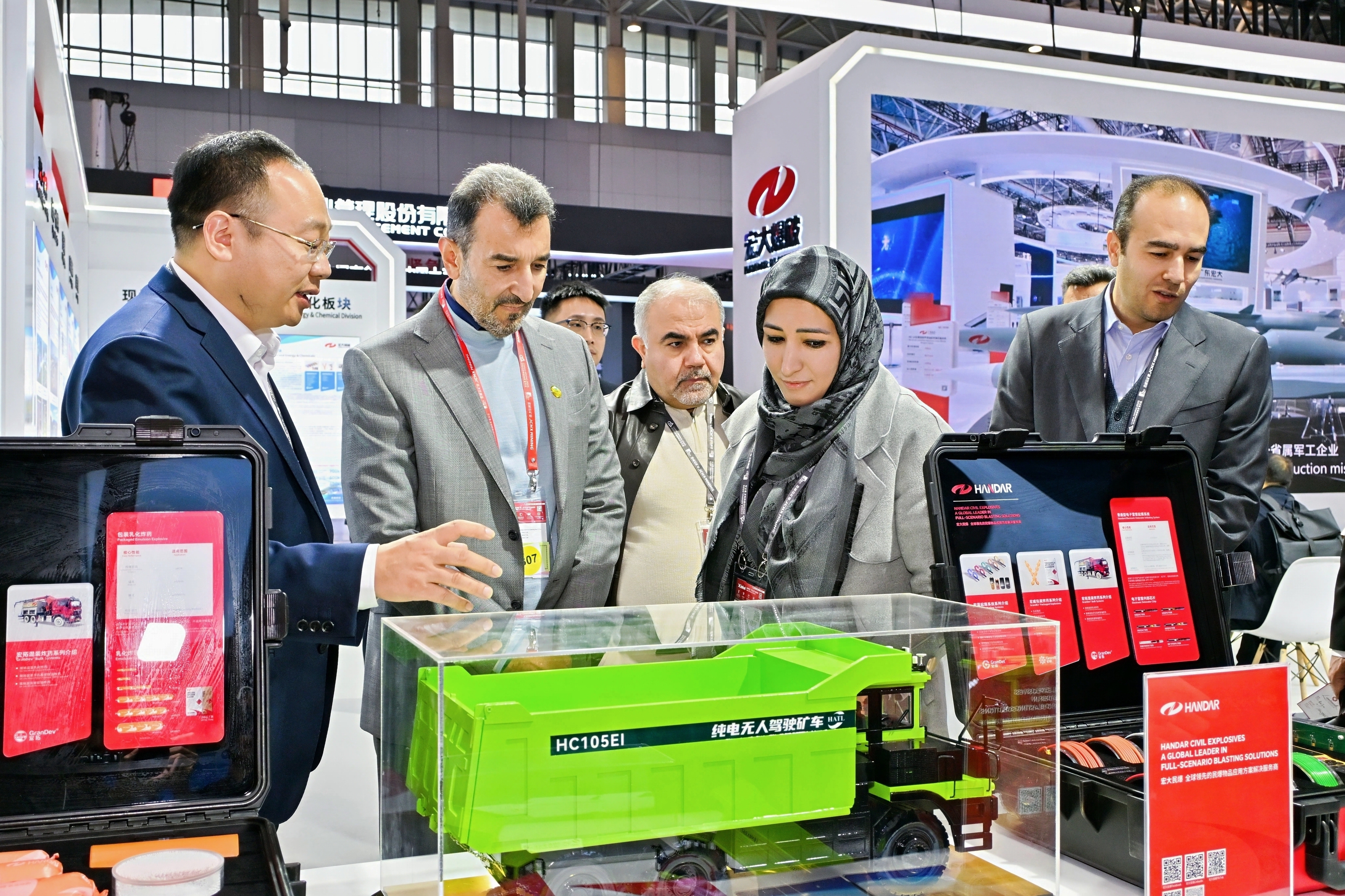 1762155707316713.jpg 纯电无人矿卡图.jpg