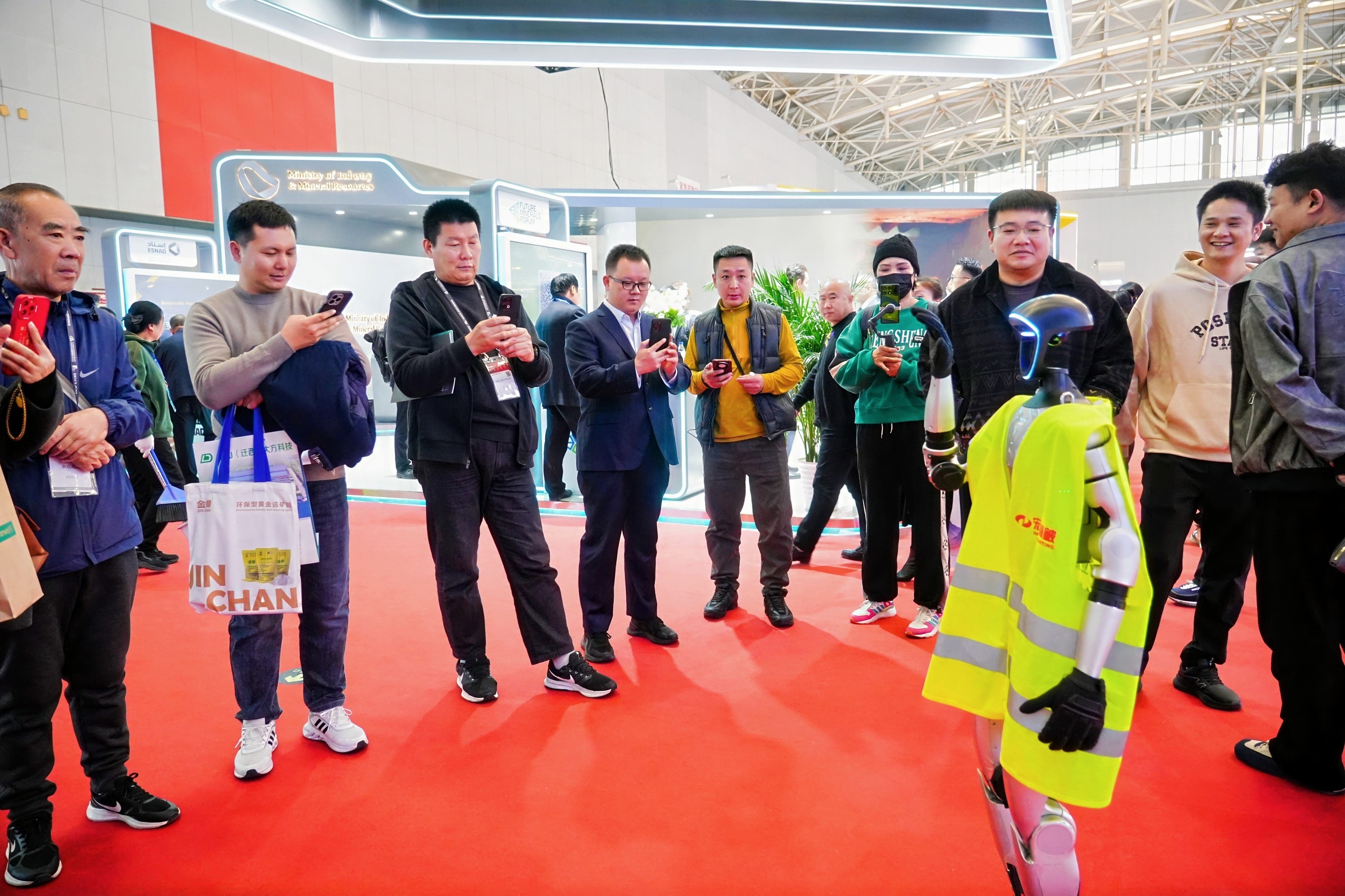 1762155717118285.jpg 机器人图.jpg